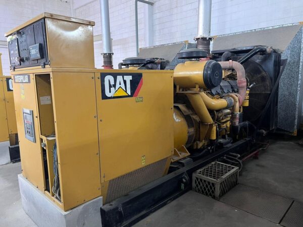 2010 Caterpillar C27 906 kVA Diesel Generator