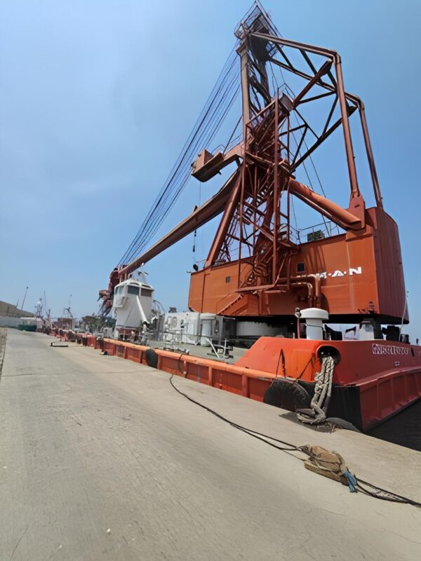 MAN 1584 Gross Tonnage Propelled Crane